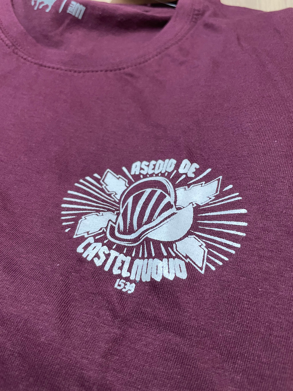 Camiseta Vengan Cuando Quieran Burdeos
